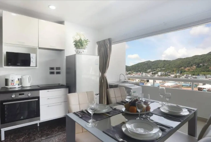 3 Bedrooms Apartment