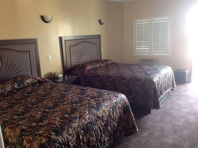 Bronco Motel