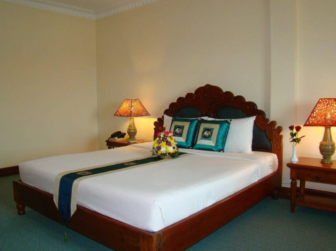 Majestic Oriental Hotel
