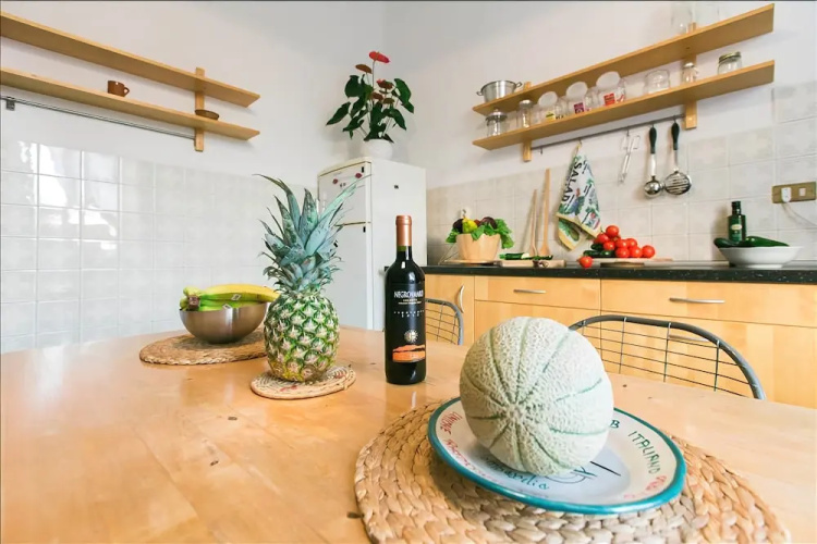 Bright and quiet Halldis apartment with small balcony