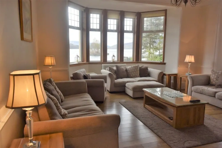 6 Bedrooms Luxury Cottage with balcony