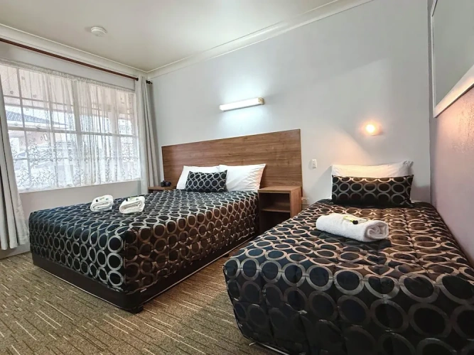 Standard Triple room