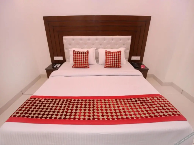 OYO 9420 Hotel Silver Palm