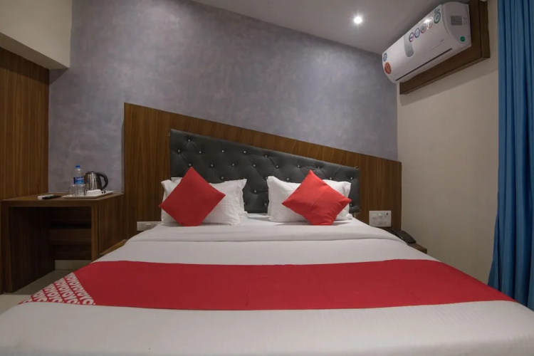 OYO 22070 West Inn Hotel