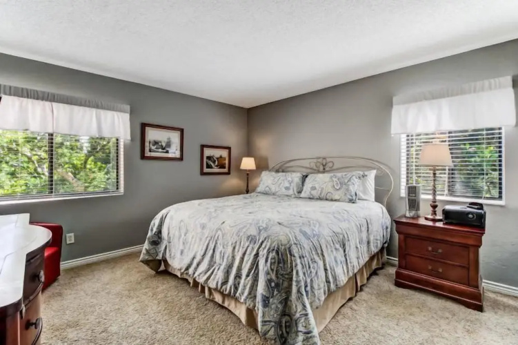 2126 Beachwood