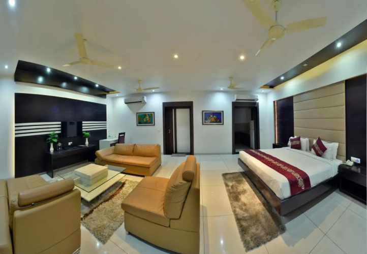 Jhansi Hotel
