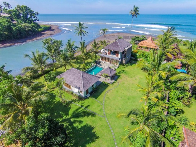 4 Bedrooms Villa with balcony