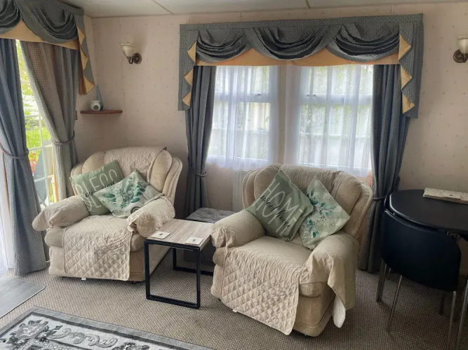 2 Bed Lodge Sleeps 5 - Pet Friendly, Parking