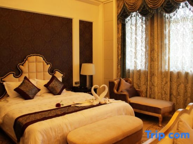 Deluxe Duplex Suite