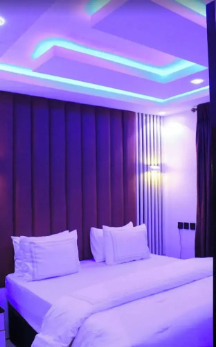 De-Lexis Hotel & Suites