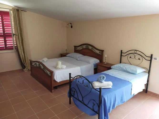 Standard Triple room
