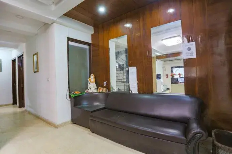 Fabhotel Grand Palace