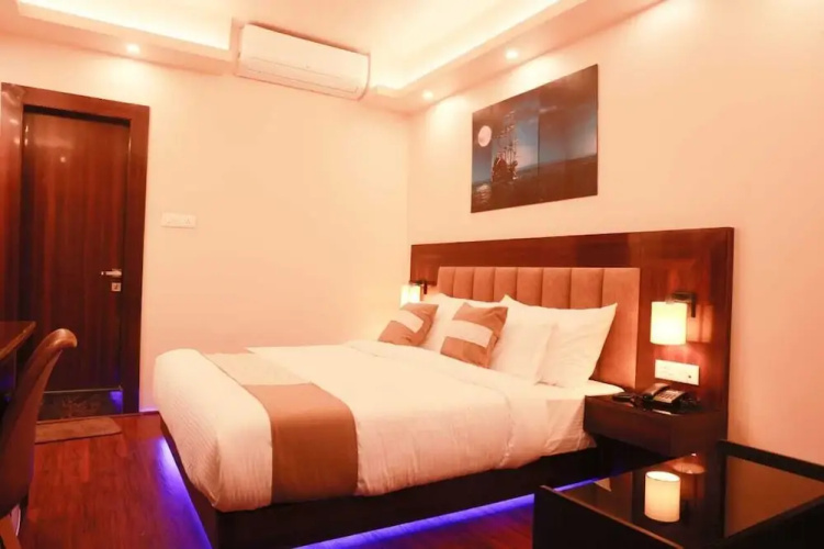 Xcelsior Hotel And Spa