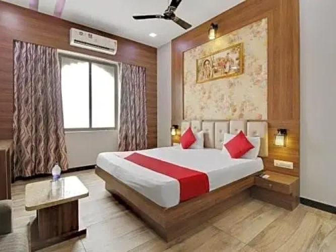 Black Grapes by OYO Rooms