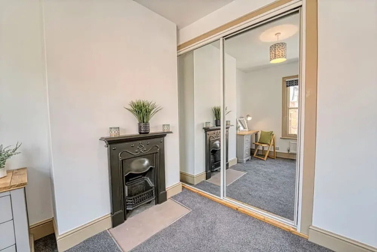 Host Stay Upper Tything Apartment