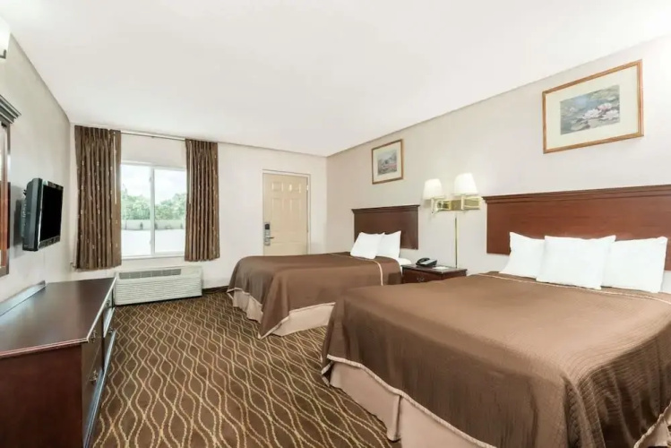 Howard Johnson Express - Springfield