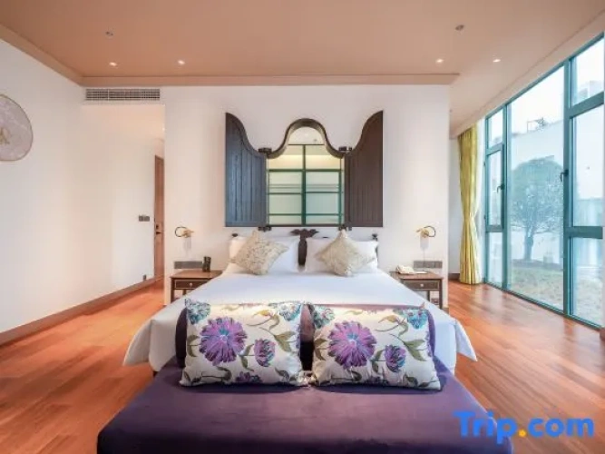 2 Bedrooms Suite with lake view
