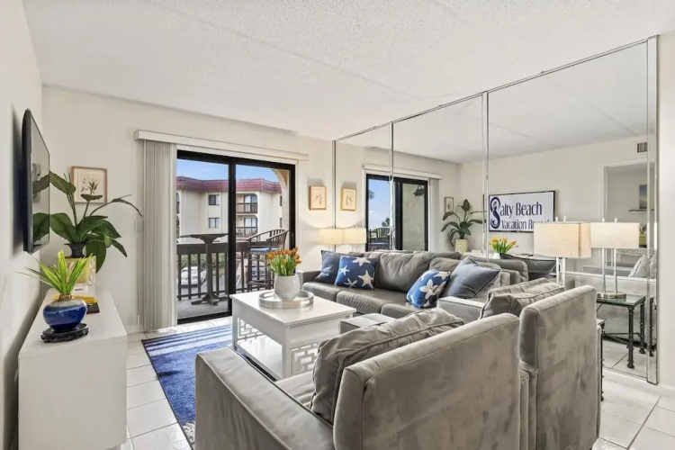 Just Beachy~ocean View~2nd Fl 2 Bedroom Condo by RedAwning