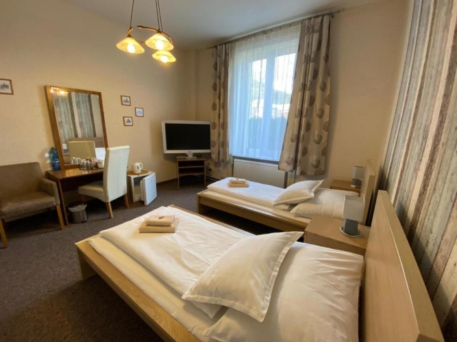 Standard Triple room