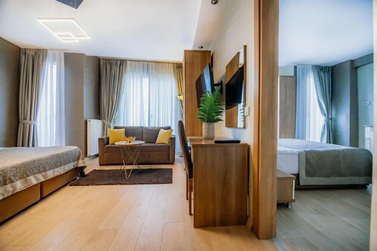 Deluxe Quintuple Suite