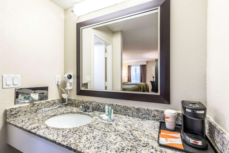 Quality Inn Palm Beach International Airport photo 9