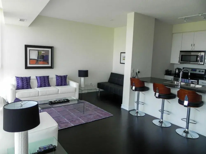 Pathway Luxury Suites - 4065 Brickstone