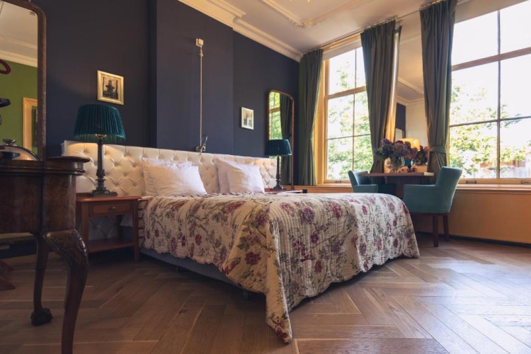 Standard Twin room with city view