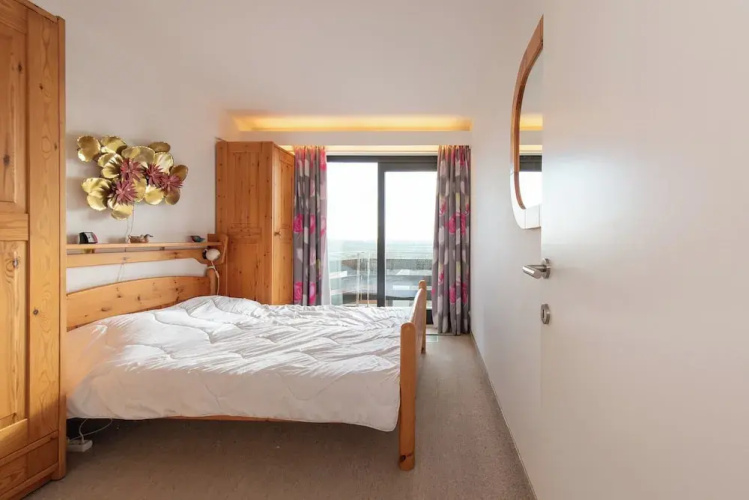 Apartment in Middelkerke With Sea View