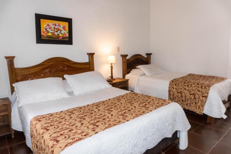 Standard Triple room