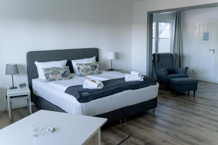 Standard Double room with lake view