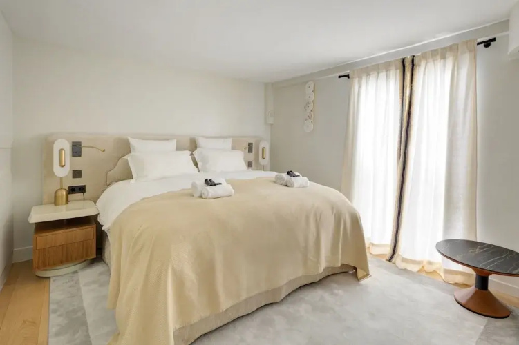 Champs Elysees AC Luxe with Terrace
