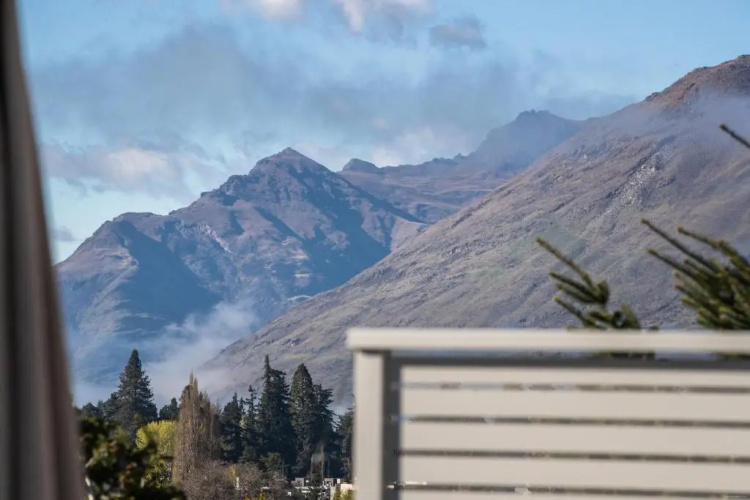 Central Mountain View Paradise