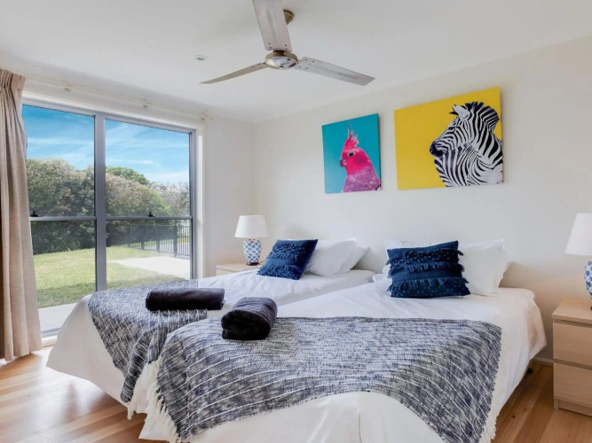 Aloha - direct beach access from property
