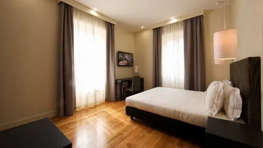 Rhome Terminal Suite & Apartment