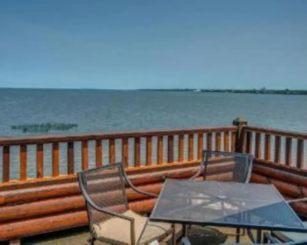 Suite with lake view