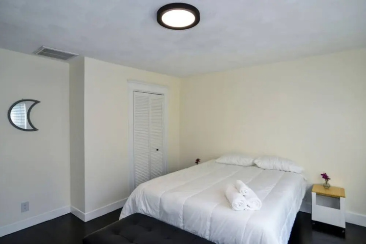 Modern Three Bedroom Condo - Near Boston