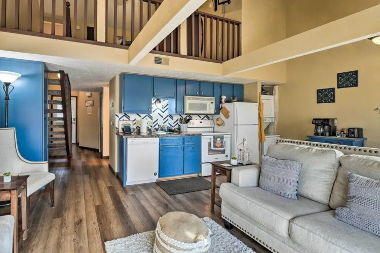 Balcony & Grill: Condo Near Table Rock Lake!