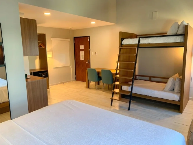 Quadruple Family Suite