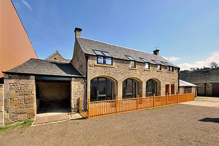 3 Bedrooms Cottage