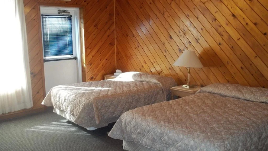 Stoco Lake Lodge