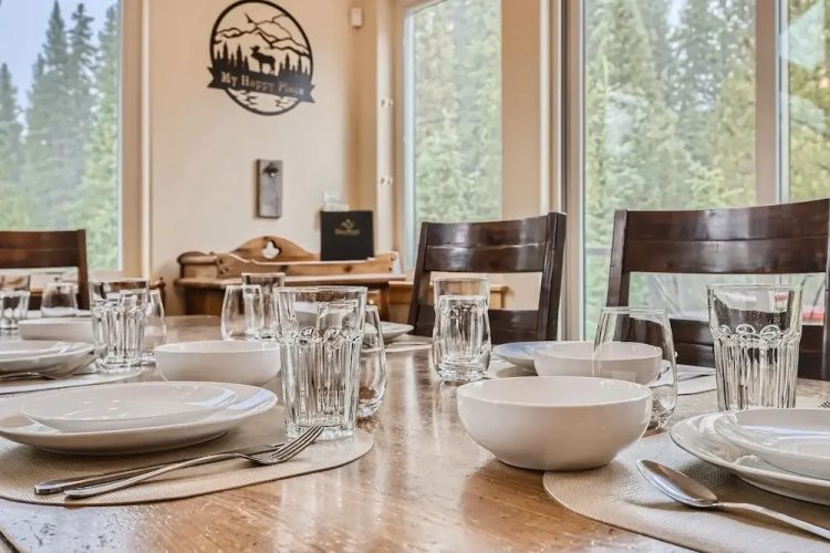 Twin Creek Lodge 7 Bedroom Home by RedAwning
