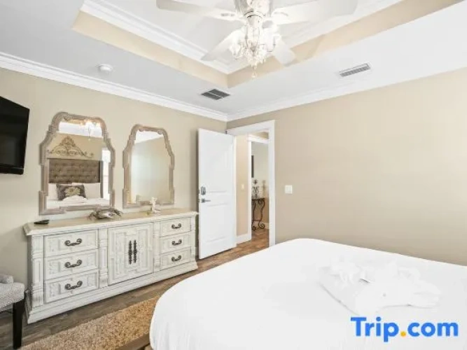 3 Bedrooms Apartment