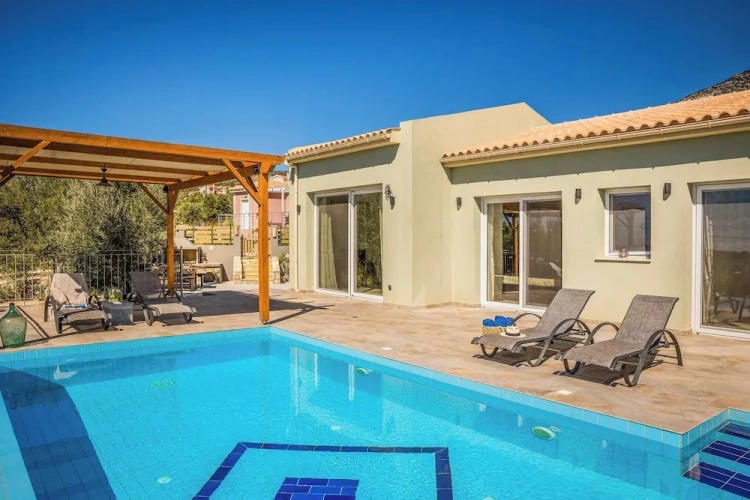 2 Bedrooms Villa