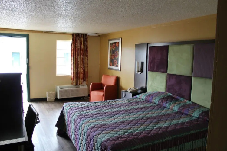 Executive Inn & Suites