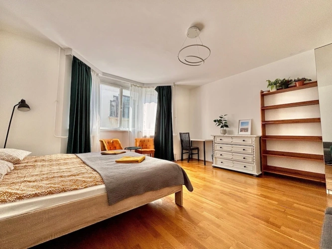 4 Bedrooms Apartment
