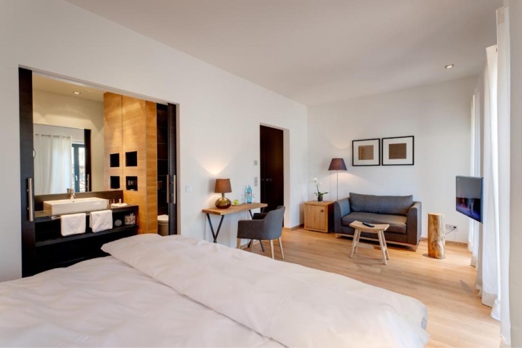Deluxe Double room with balcony and with canal view