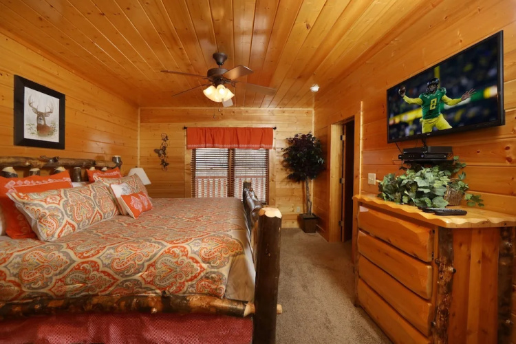Ridgetop Theatre Lodge - Six Bedroom Cabin