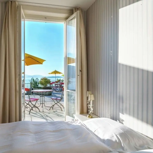 Superior room with balcony and with lake view