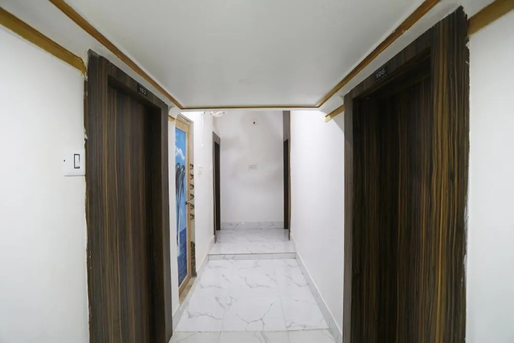OYO 18686 Aradhya Residency
