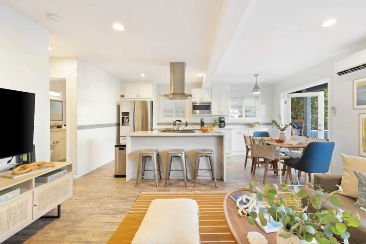 Mission Point 1 by Avantstay San Diego Beach House w/ Huge Patio & Fire Pit Walk to Beach!